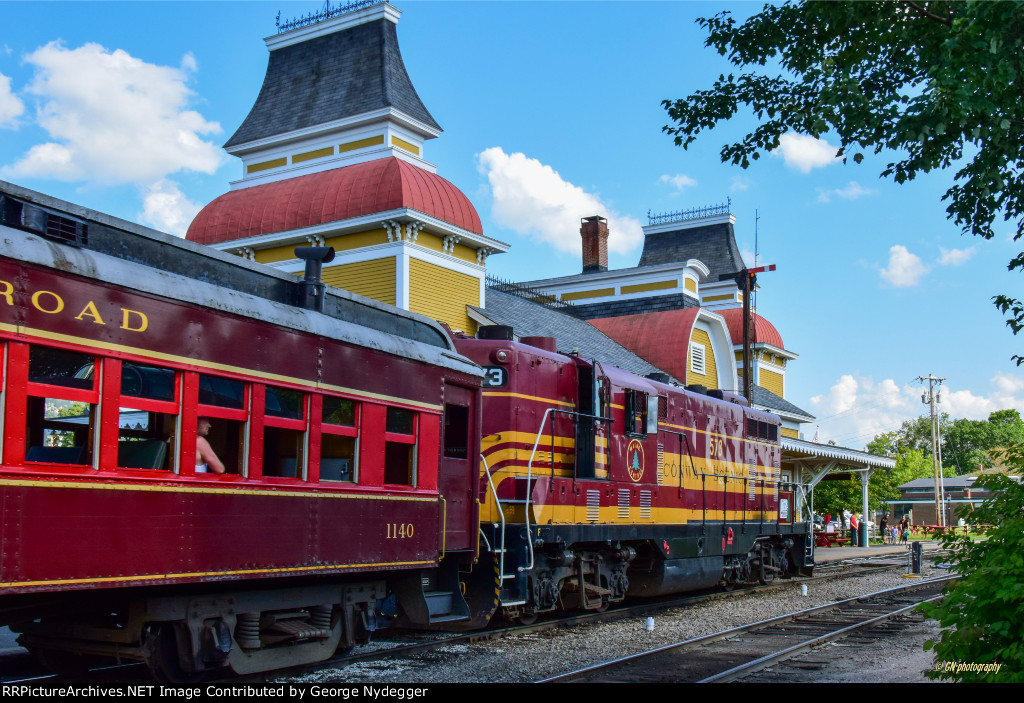 CSRR 573 at the station